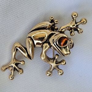 Gold Tone Frog Brooch with Amber Eyes